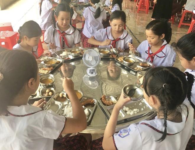 Có gì trong suất ăn bán trú giá 14.000 đồng và17.000 đồng ở trường làng Quảng Trị?- Ảnh 16.