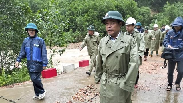 Quảng Ngãi: Hơn 120 tuyến đường bị sạt lở ở vị trí nào?- Ảnh 6.