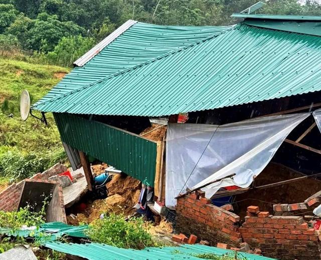 Đà Nẵng: Xã viên giới bị cô lập, trụ sở xã đối diện nguy cơ đổ sập - Ảnh 3.