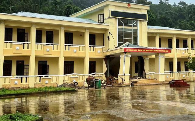 Đà Nẵng: Xã viên giới bị cô lập, trụ sở xã đối diện nguy cơ đổ sập - Ảnh 1.