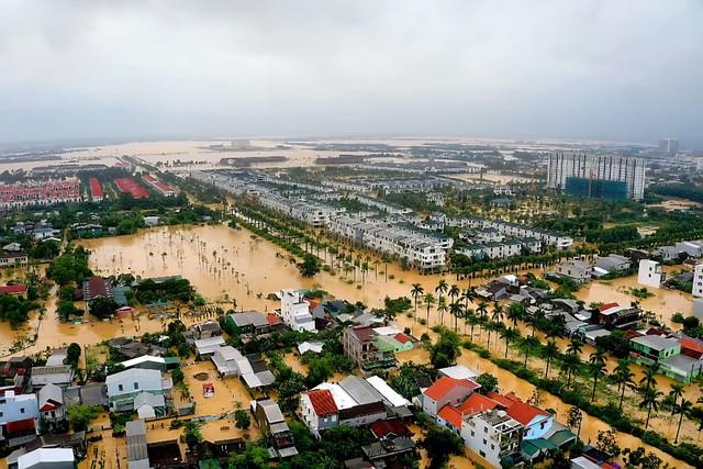Ngập lụt tại TP . Huế: Người dân gồng mình chống chọi với mưa lũ kéo dài - Ảnh 5.