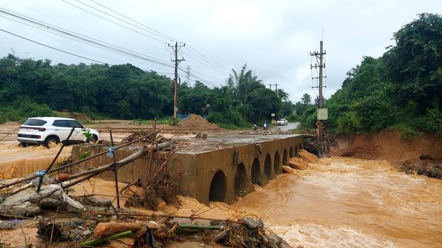 Cầu tạm dự án điện gió cản trở dòng chảy gây ngập tại Quảng Trị - Ảnh 1.