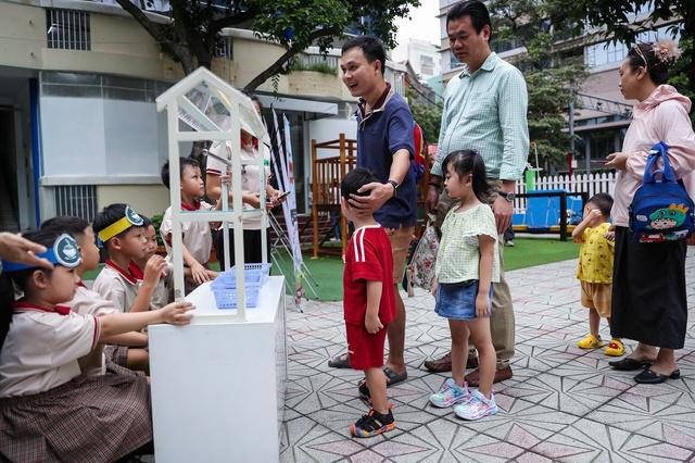 Phụ huynh giám sát bếp ăn bán trú, trường học công khai bữa ăn- Ảnh 13.