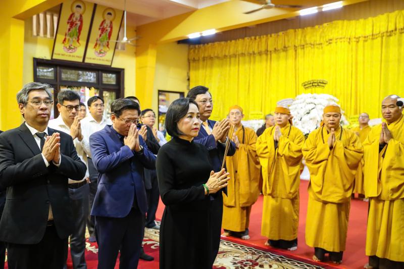 Lãnh đạo Đảng, Nhà nước, MTTQ Việt Nam viếng tang trưởng lão hòa thượng Thích Trí Tịnh- Ảnh 1.