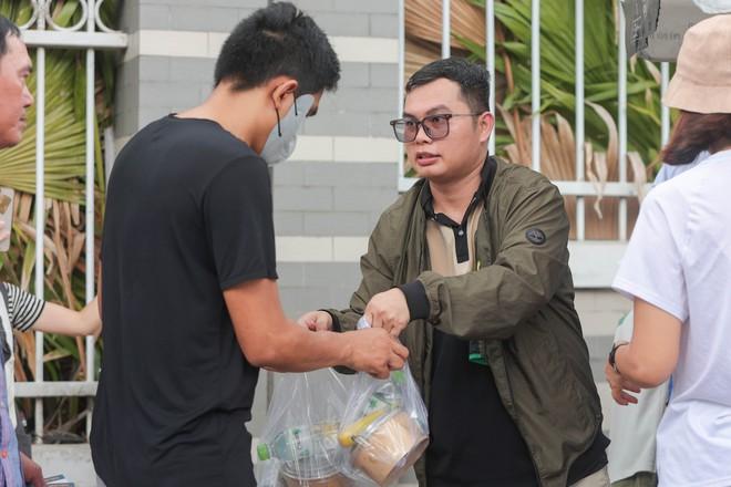 TP.HCM nghĩa tình: Thầy giáo dạy nhạc mở bếp ăn thiện nguyện Đô Thăng gieo thiện lành- Ảnh 8.