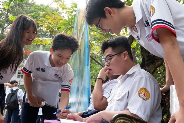Phổ cập THPT: Nên thi hay xét tuyển sinh lớp 10 để giảm áp lực cho học sinh? - Ảnh 1. Phổ cập THPT: Nên thi hay xét tuyển sinh lớp 10 để giảm áp lực cho học sinh? - Ảnh 1.