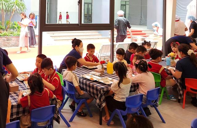 Giáo viên chuyển dịch từ tư sang công: Trường mầm non gặp khó - Ảnh 1.