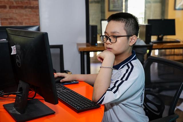 Giáo dục đạo đức số để ngăn chặn bạo lực học đường hiệu quả - Ảnh 1.