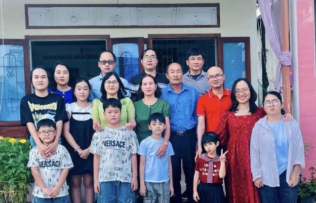 Vợ chồng nông dân nuôi 5 con thành tài: Một hành trình giáo dục cảm động - Ảnh 3.