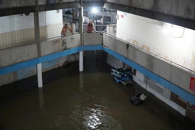 Mưa lớn suốt ngày, tiến độ chống ngập ra sao?- Ảnh 2.