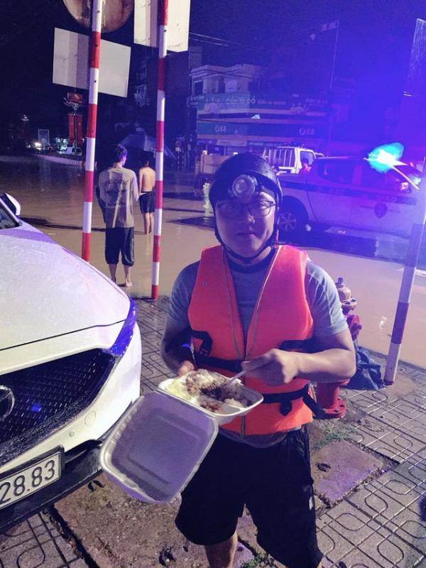Đưa xuồng về Thái Nguyên cứu dân vùng lũ - Ảnh 2.