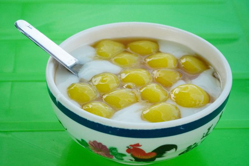 Độc lạ quán tàu hũ nóng ở miền Tây có bầy ong đến ‘mở hàng’ mỗi ngày - Ảnh 4.