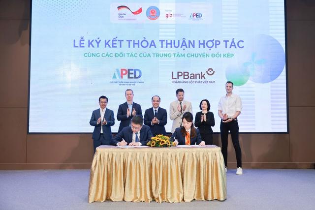 LPBank chung tay cùng Bộ Tài chính thúc đẩy chuyển đổi số xanh cho doanh nghiệp Việt- Ảnh 1.