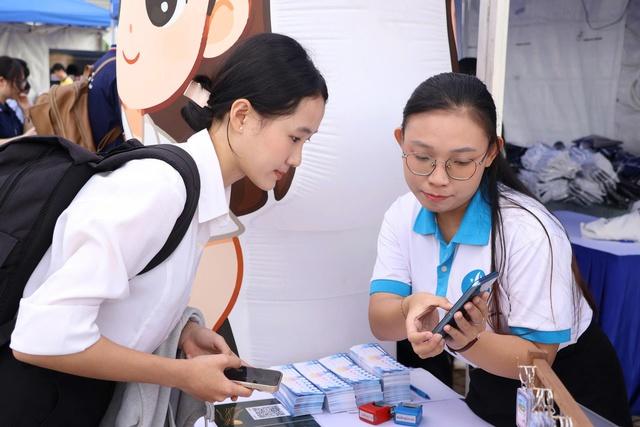Tân sinh viên mong chờ gì ngoài việc học? - Ảnh 1.