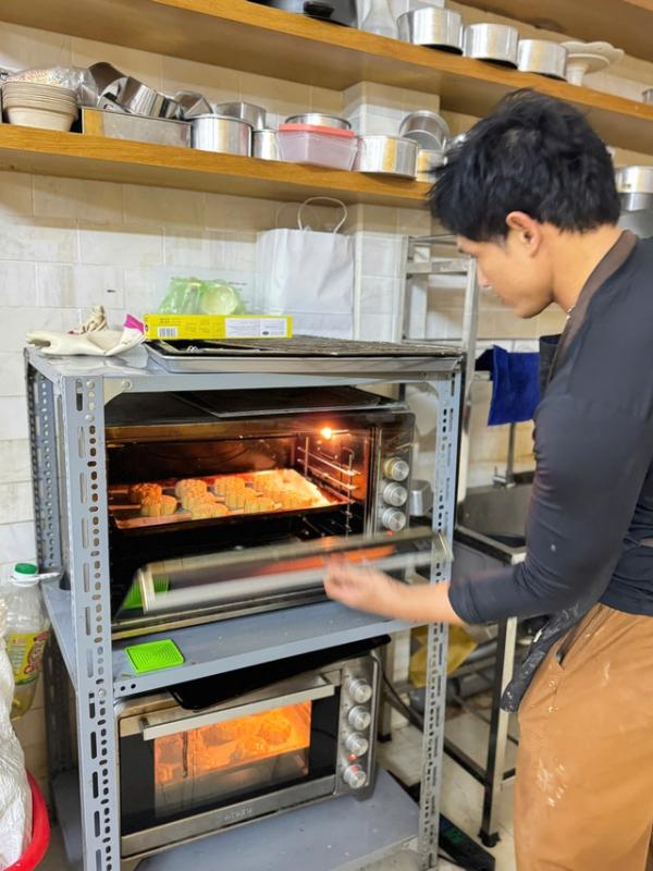 Bánh trung thu '2 giảm' dành tặng bệnh nhi suy thận - Ảnh 3.