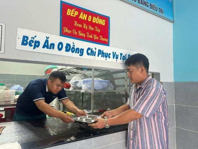 Lan tỏa trên mạng xã hội: Ngọn lửa nhân ái  từ bếp ăn 0 đồng - Ảnh 3.