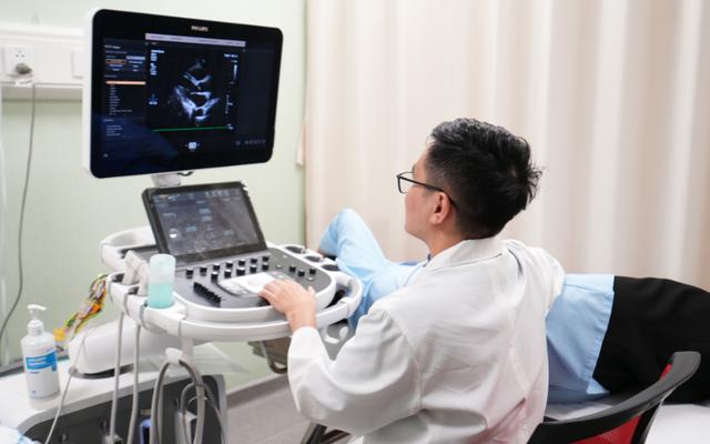 Bàng hoàng phát hiện dị tật tim bẩm sinh sau hơn 30 năm sống khỏe mạnh - Ảnh 3.