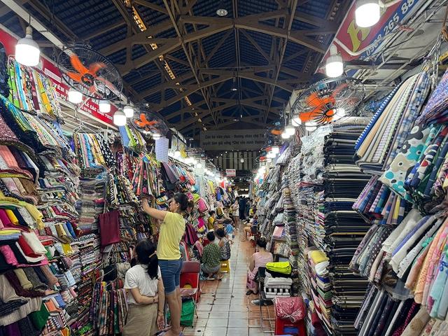 Chợ Tân Định tp . Hcm: Ký ức vàng son và nỗi buồn của tiểu thương - Ảnh 3.