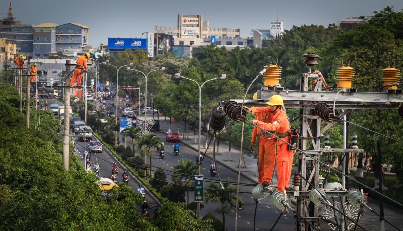 Tổng công ty Điện lực miền Trung: Hành trình 50 năm nguồn sáng vượt núi, vươn khơi- Ảnh 3.
