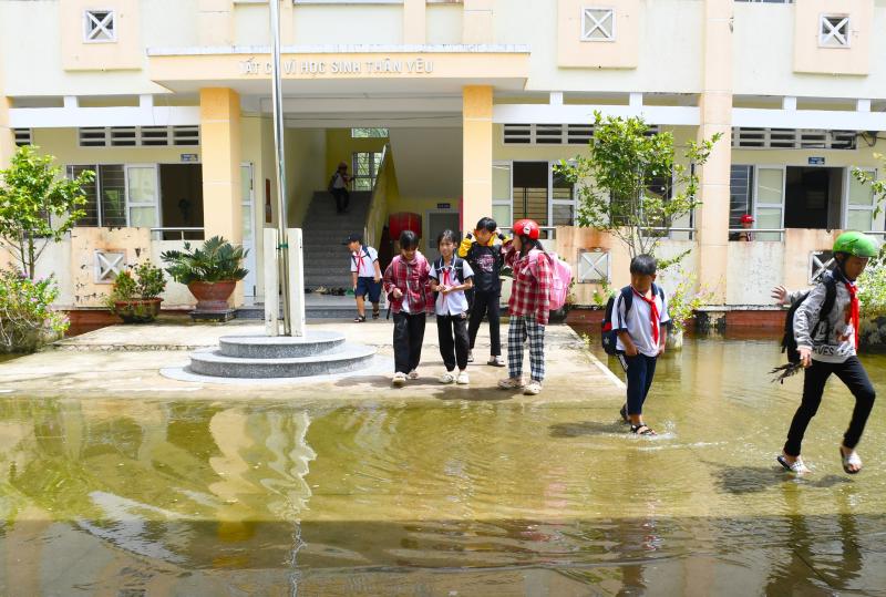 Gian nan đường đến trường bằng vỏ lãi của học sinh miền Tây- Ảnh 5.