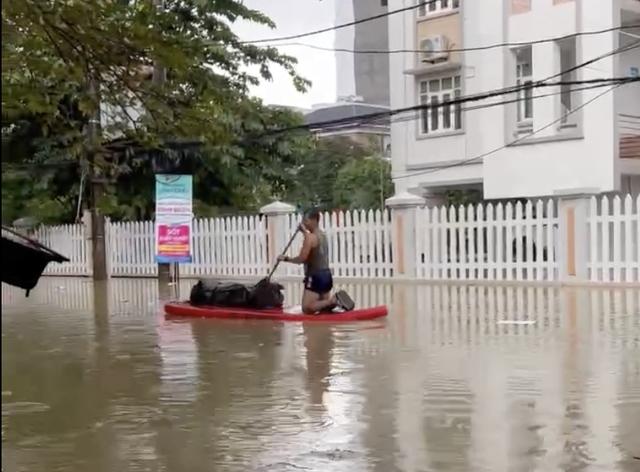 Nước lũ ở Thái Nguyên ngập đến cổ: 'Sợ quá, nước vẫn đang dâng'- Ảnh 4.