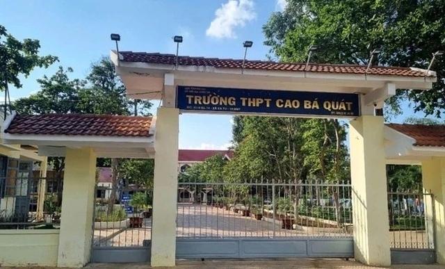 Miễn nhiệm chức vụ hiệu trưởng cho học sinh lớp 12 'tự nguyện' nghỉ học - Ảnh 1.
