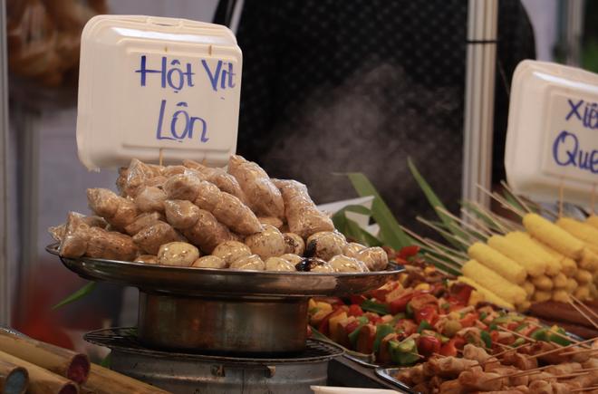Ngày đầu lễ hội ẩm thực chay ở TP.HCM: Hấp dẫn hàng trăm món 'đẹp như tranh'- Ảnh 12.