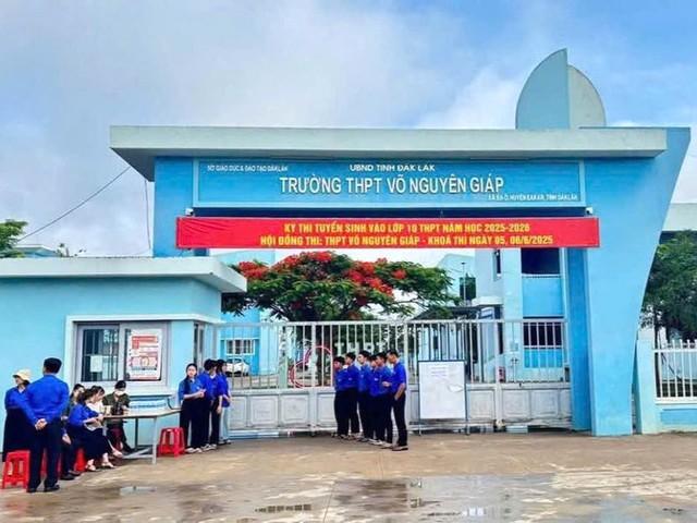 Vụ thầy giáo hành hung đồng nghiệp: Buộc thôi việc viên chức- Ảnh 1.