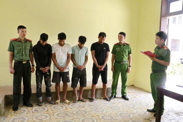 Bắt 4 nghi phạm trộm cắp tài sản của người dân chạy lũ- Ảnh 1.