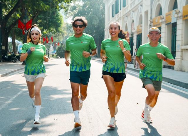 11.000 VĐV tham gia giải chạy biểu tượng của Hà Nội: VPBank Hanoi International Marathon 2025- Ảnh 1.
