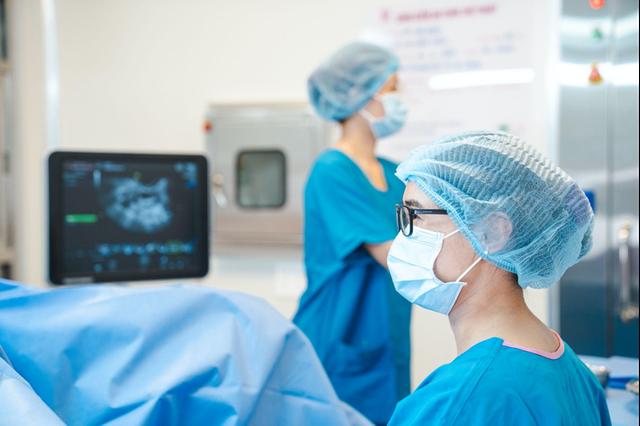Vì sao sức khỏe tổng quát bình thường mà hai năm rồi chưa có con? - Ảnh 2.