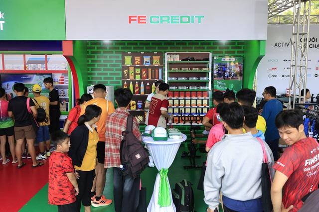 FE CREDIT truyền cảm hứng 'sống khỏe - tài chính chủ động' tại Marathon Đất Sen Hồng 2025- Ảnh 3.
