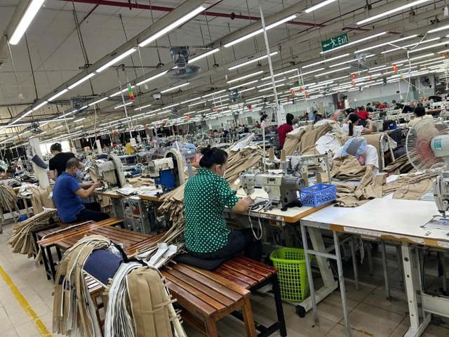 Lương tối thiểu có thể tăng thêm 7,2%: Nhiều lao động trẻ quan tâm- Ảnh 1.