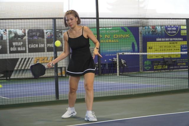 Kiếm hàng chục triệu đồng mỗi tháng với dịch vụ cho thuê trang phục chơi pickleball - Ảnh 2.