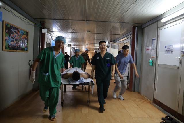 Bác sĩ Việt Nam nối gân gót chân cho sĩ quan Mông Cổ ở  châu Phi- Ảnh 1.