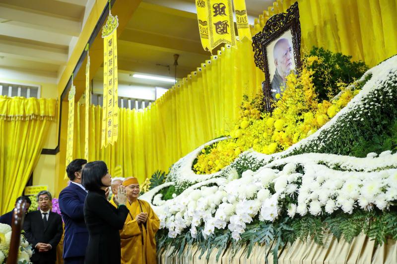 Lãnh đạo Đảng, Nhà nước, MTTQ Việt Nam viếng tang trưởng lão hòa thượng Thích Trí Tịnh- Ảnh 2.