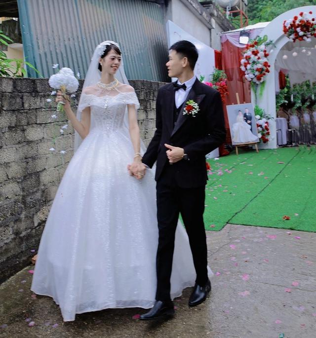 Cô dâu cao 1m85 và chú rể 1 m 80: Cặp đôi gây sốt trong giới trẻ - Ảnh 1.