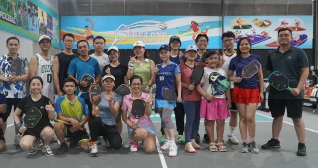 Kiếm hàng chục triệu đồng mỗi tháng với dịch vụ cho thuê trang phục chơi pickleball - Ảnh 3.