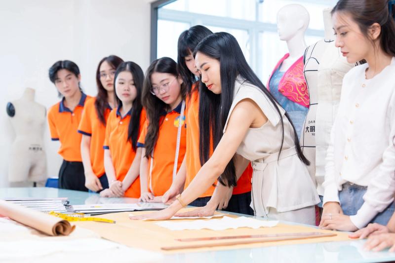Trường ĐH doanh thu ngàn tỉ chi cho đào tạo và người học ra sao? - Ảnh 1.