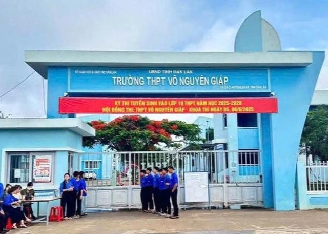 Vụ thầy giáo hành hung đồng nghiệp: Bộ GD-ĐT yêu cầu báo cáo đầy đủ- Ảnh 2.