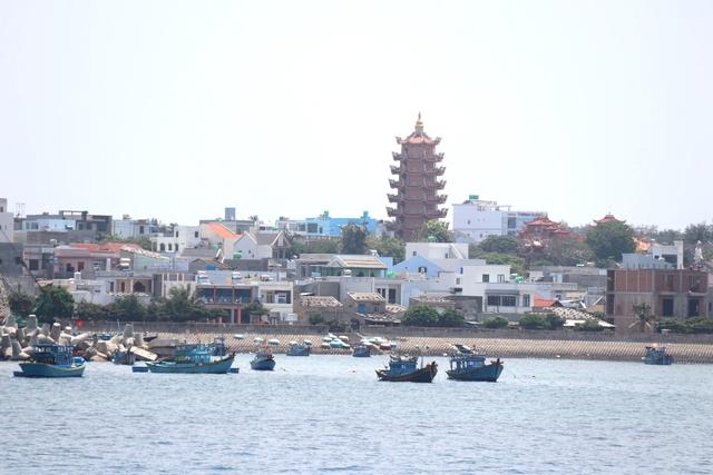 Đặc khu Phú Quý: Từ hậu cứ Trường Sa đến khát vọng làm giàu giữa trùng khơi - Ảnh 1.