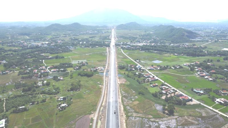 20 km đầu tuyến cao tốc Khánh Hòa - Buôn Ma Thuột dần về đích   - Ảnh 1.