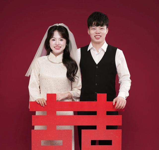 Cô dâu Hà Nội tổ chức thi tiếng Anh cho chú rể tại lễ cưới độc đáo - Ảnh 3. Cô dâu Hà Nội tổ chức thi tiếng Anh cho chú rể tại lễ cưới độc đáo - Ảnh 3.