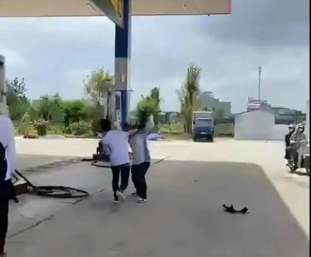 Bạo lực học đường: Khi bản kiểm điểm không còn đủ để dạy làm người - Ảnh 1.