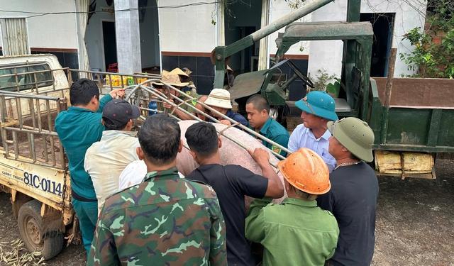 Di dời người dân khỏi khu vực sạt lở nguy hiểm tại gia Lai - Ảnh 1.