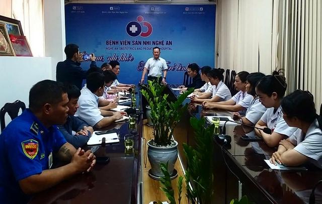 Người đàn ông dùng dao tấn công nhiều người tại bệnh viện Sản Nhi Nghệ An - Ảnh 2.
