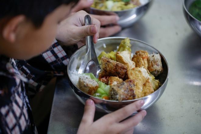Không làm méo mó chính sách nhân văn về bữa ăn bán trú - Ảnh 3.