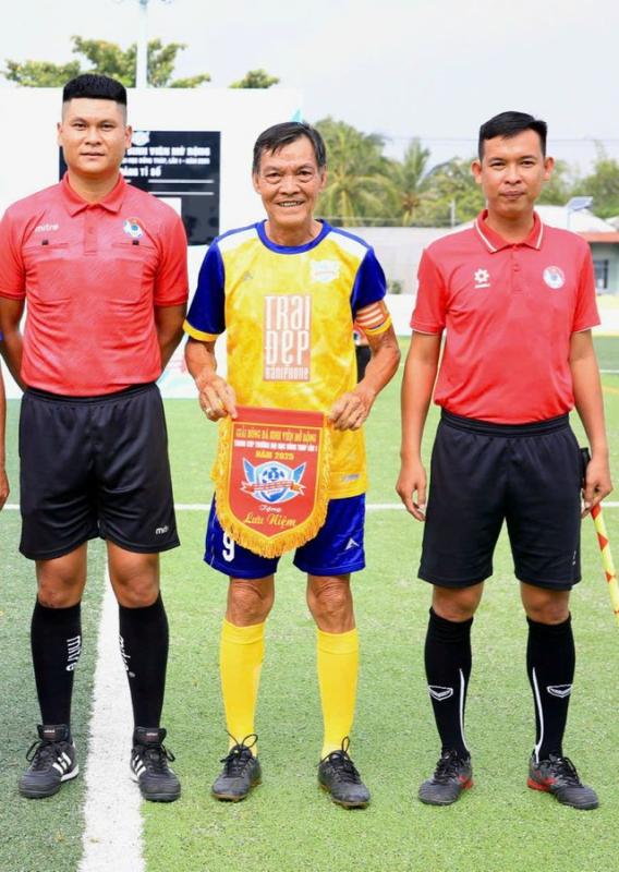 Đại chiến 'nảy lửa' cựu Quả bóng vàng Việt Nam trên sân Trường ĐH Đồng Tháp- Ảnh 6.