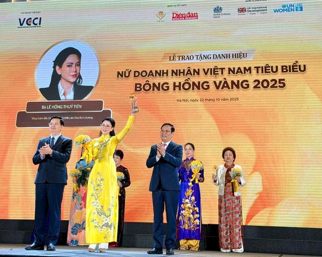 CEO Lê Hồng Thủy Tiên được vinh danh top 10 'Bông hồng vàng Việt Nam 2025'- Ảnh 1.