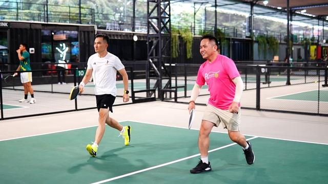 Tay vợt Tony Hoàng, diễn viên Chi Bảo góp mặt ở giải pickleball đặc biệt- Ảnh 1.